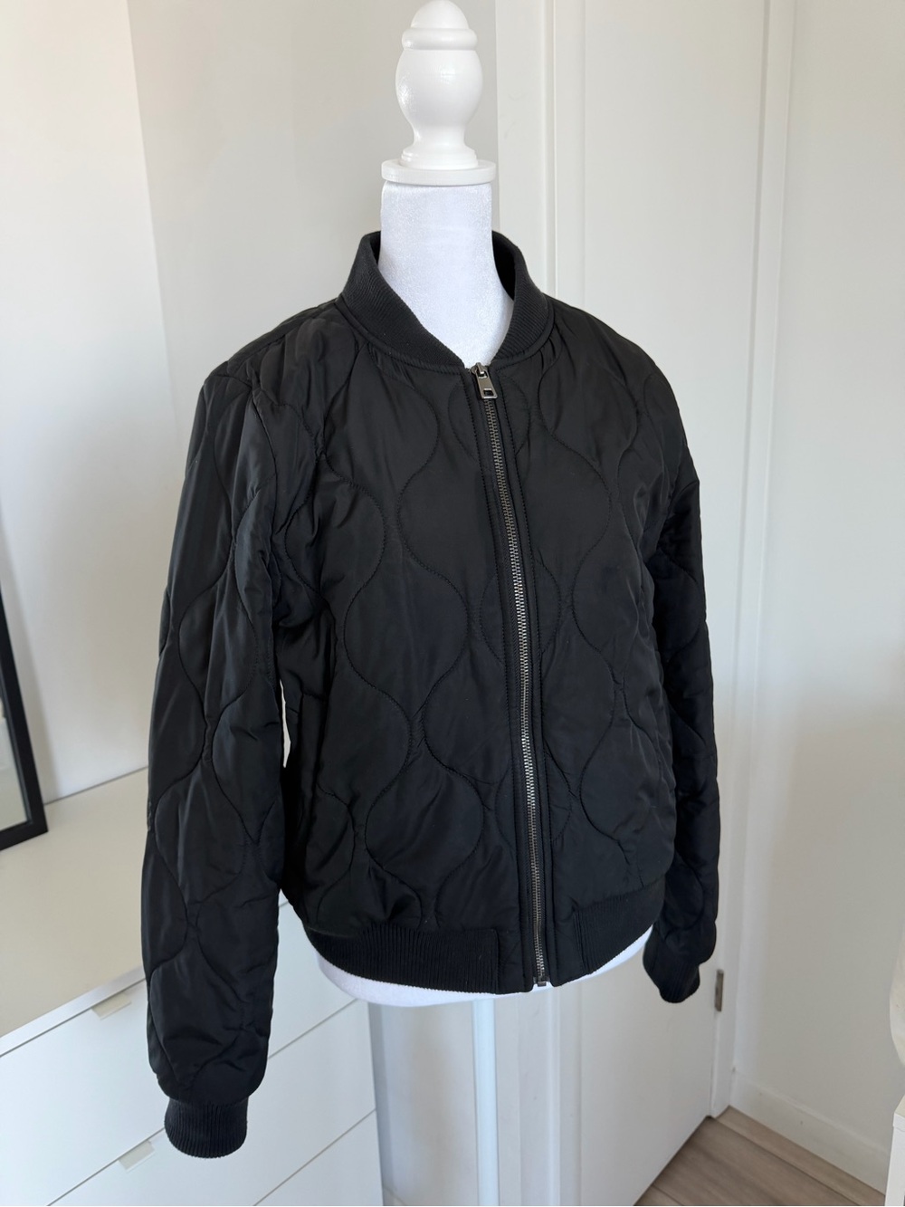 Banana Republic Black Quilted Bomber Jacket, Medium Women’s